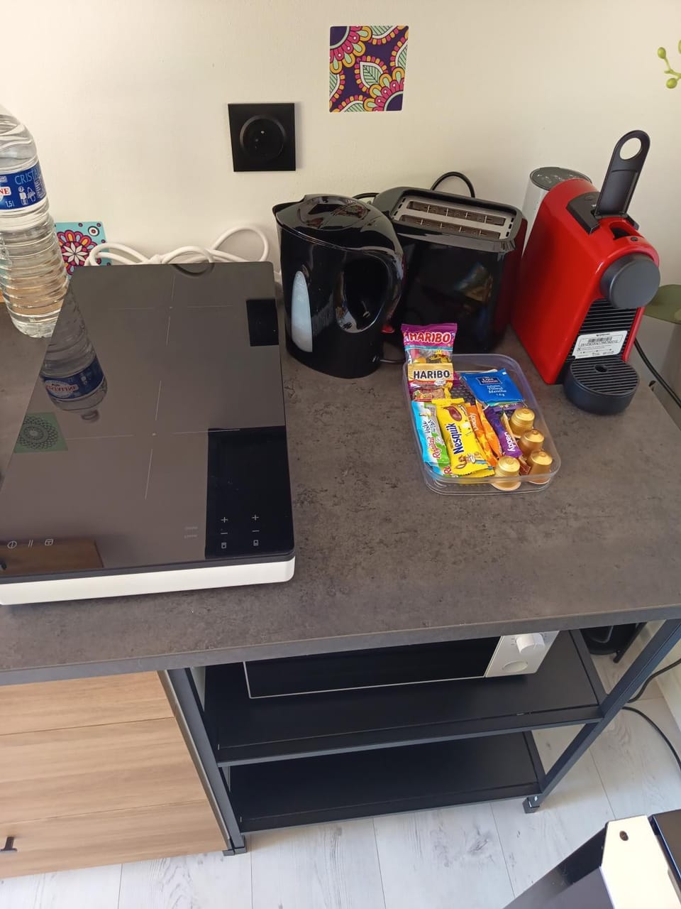 Coffee/tea facilities, stove, toaster