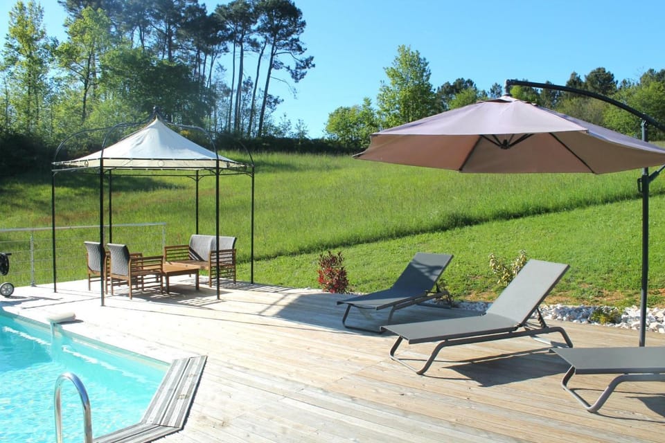 Patio, Garden view, Pool view, Swimming pool, sunbed