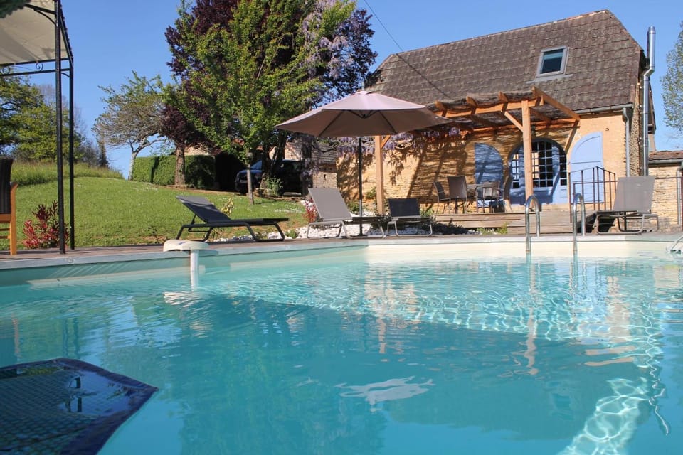 Property building, Patio, Pool view, Swimming pool, sunbed