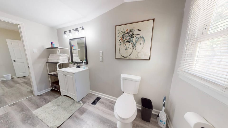 Bathroom, Bath, hair dryier, towels, washing machine, dryer