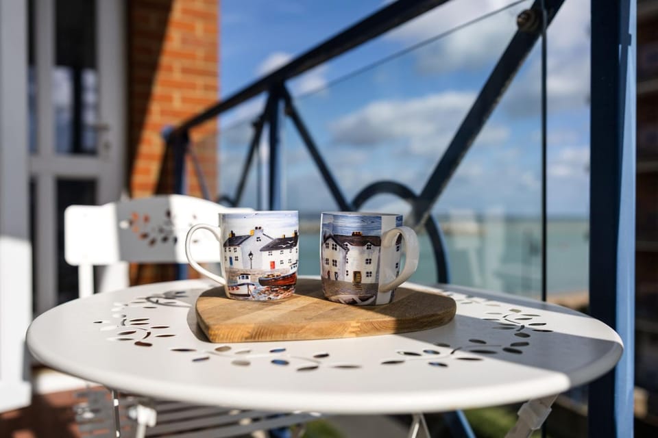 Harbour Hideaway - flexible beds & great views Apartment in Eastbourne