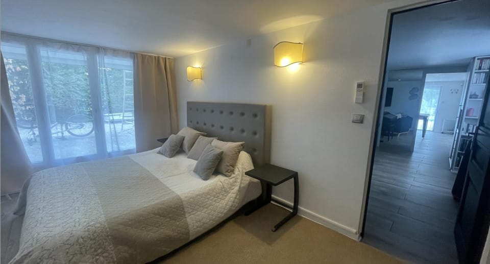 Le Clos du Roc d'Azur Suite climatisée , terrasses privées, piscine, parking sécurisé Apartment in Roquefort-les-Pins