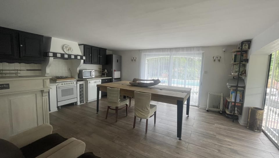 Le Clos du Roc d'Azur Suite climatisée , terrasses privées, piscine, parking sécurisé Apartment in Roquefort-les-Pins