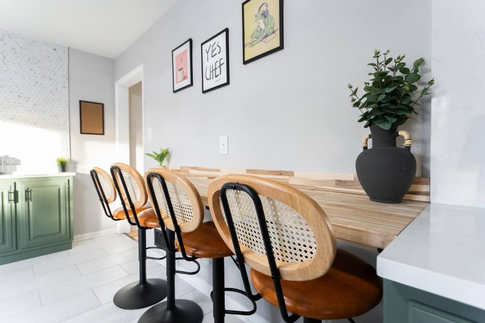 Kitchen or kitchenette, Seating area, Dining area, kitchen
