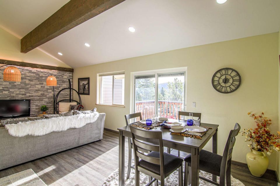 Big Sky Basecamp Walk to Trails + Private Patio House in Big Sky