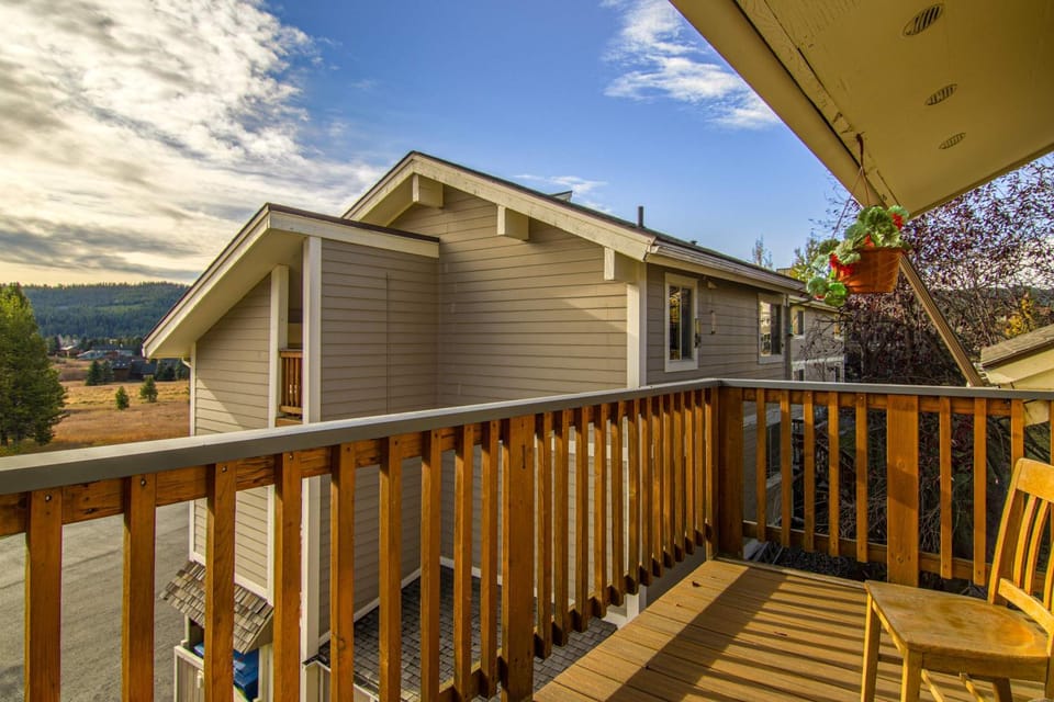 Big Sky Basecamp Walk to Trails + Private Patio House in Big Sky