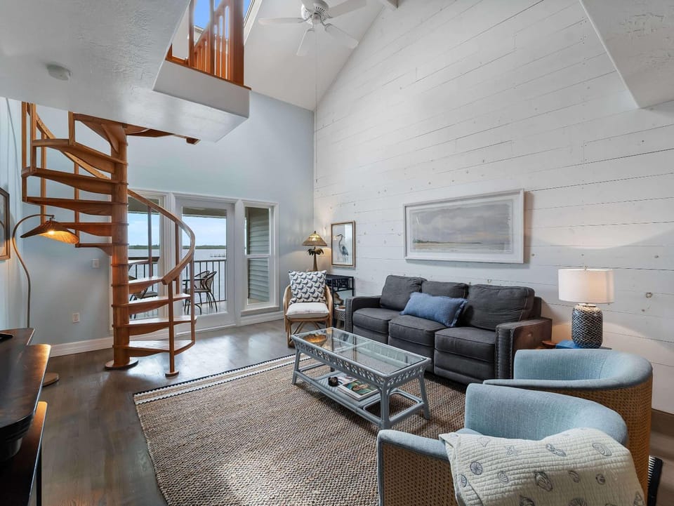 Relaxing Riverfront Haven Heated Pool River Views House in North Port