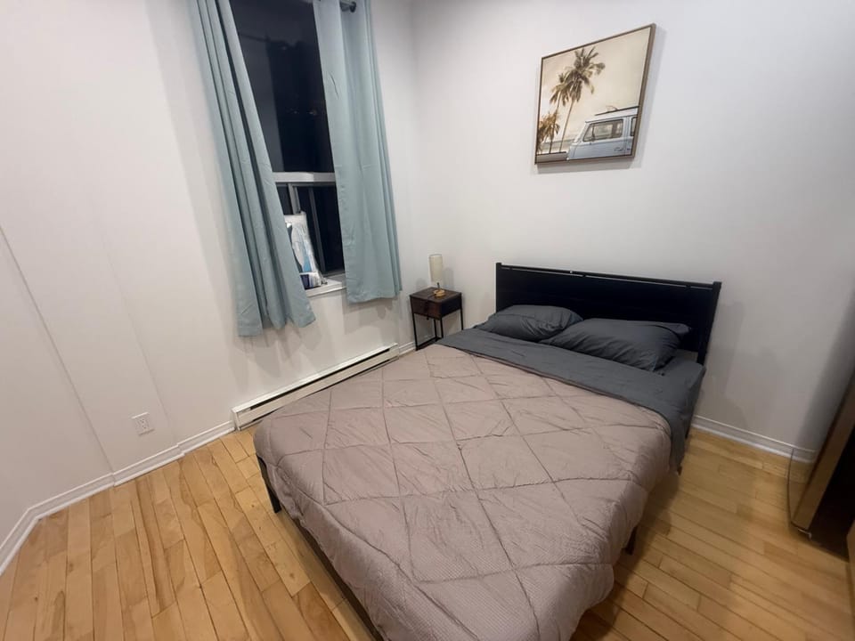 Well located studio apartment with parking near downtown Montreal Apartment in Laval