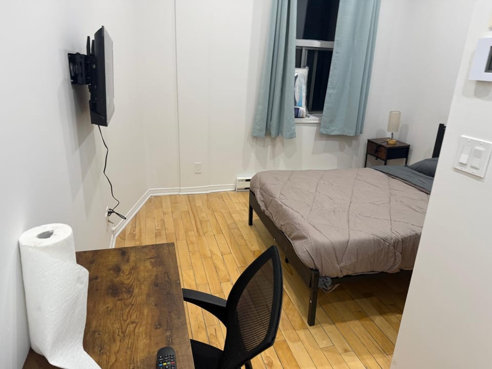 Well located studio apartment with parking near downtown Montreal Apartment in Laval