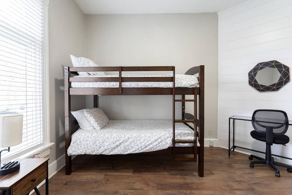 Photo of the whole room, Bedroom, bunk bed