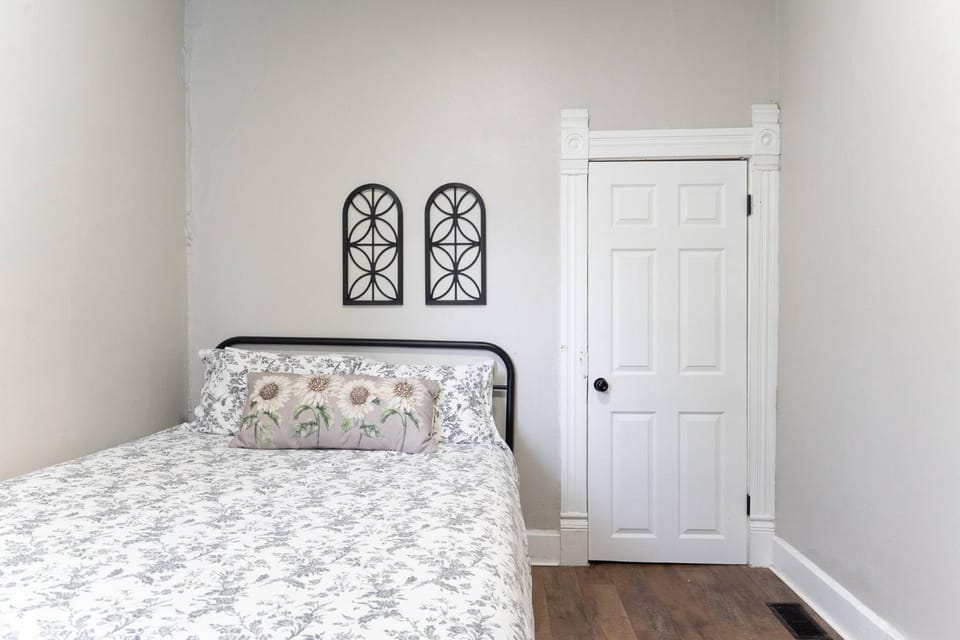 Bed, Decorative detail, Bedroom