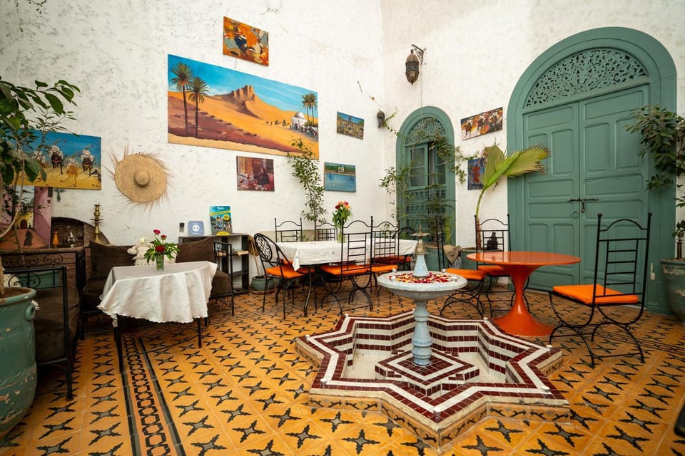 Restaurant/places to eat, Decorative detail, Seating area, Dining area