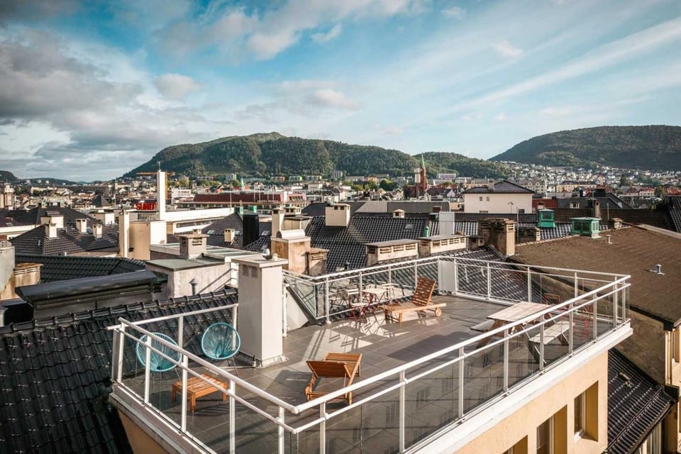 Torgalmenningen Town Square, Yet quiet, Elevator in building Apartment in Bergen