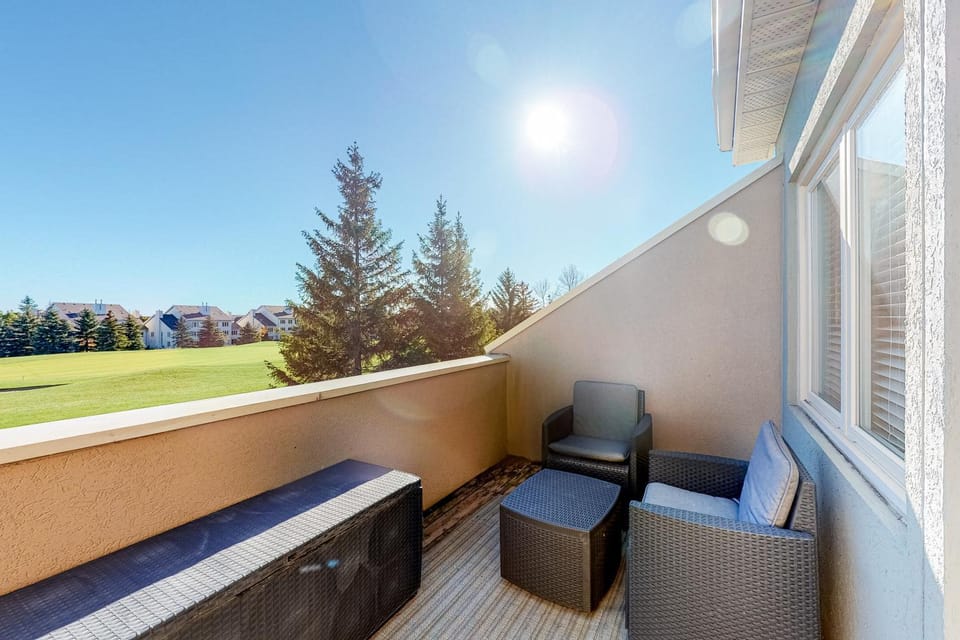 3BDR Retreat, Sauna + Golf Course/Mountain Views Apartment in Grey Highlands