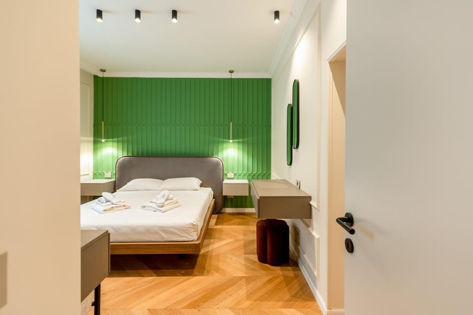 Bed, Photo of the whole room, Bedroom, towels