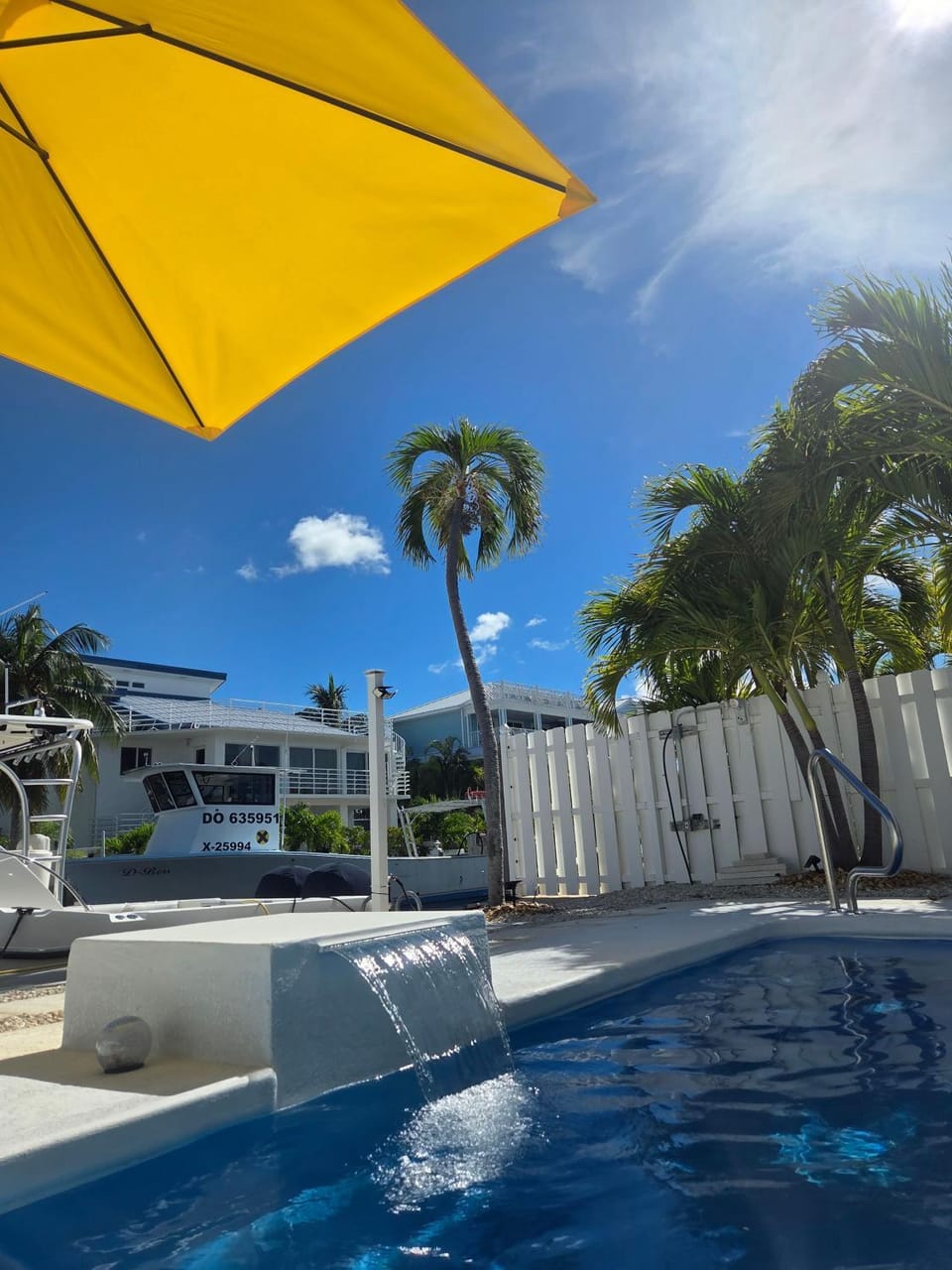 Direct access Canal front with Pool 2 bed 2 bath House in Marathon