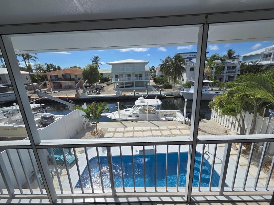 Direct access Canal front with Pool 2 bed 2 bath House in Marathon