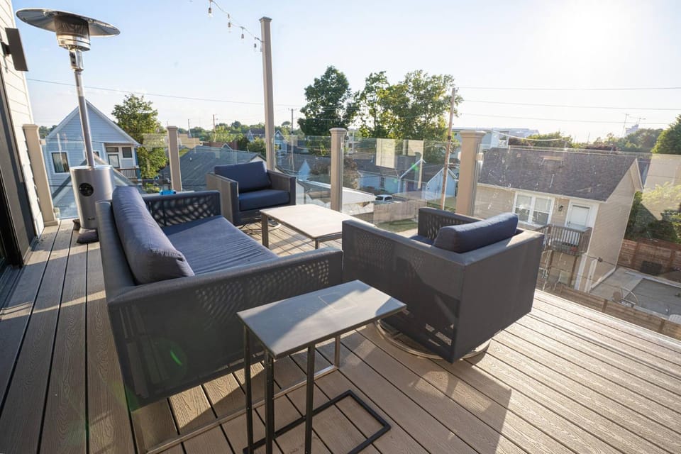 Patio, View (from property/room), Balcony/Terrace, Seating area, City view, Sunset