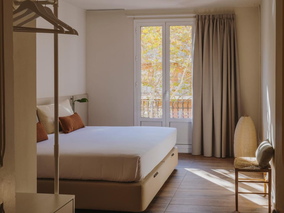 Bed, Photo of the whole room, Bedroom