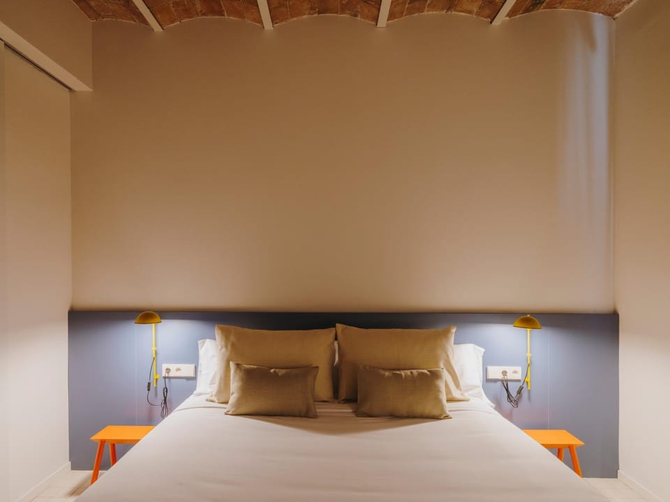 Bed, Photo of the whole room, Bedroom