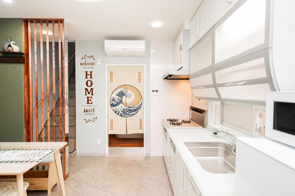 Kitchen or kitchenette, Dining area, air conditioner