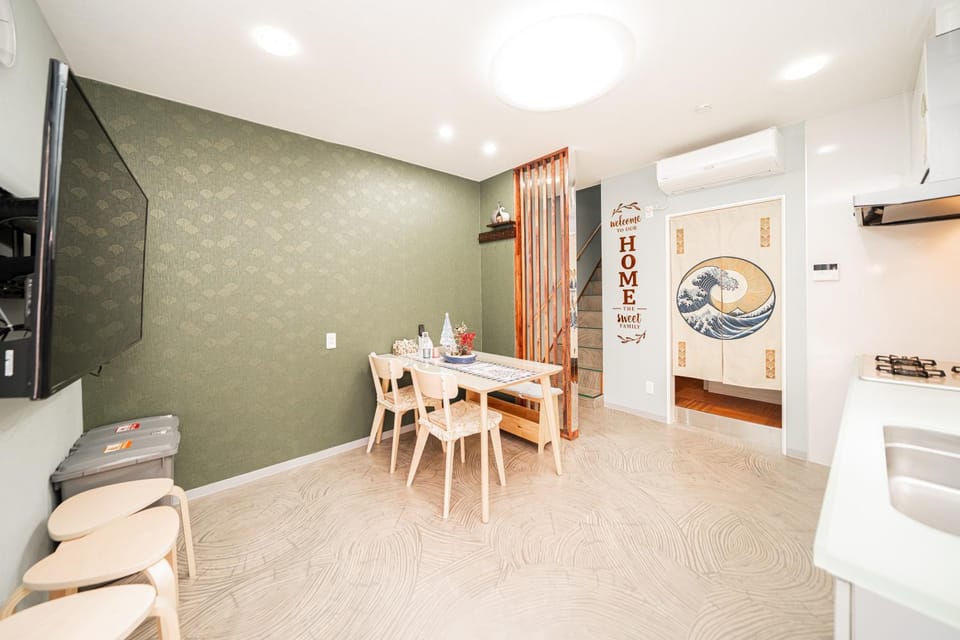 TV and multimedia, Kitchen or kitchenette, Living room, Dining area