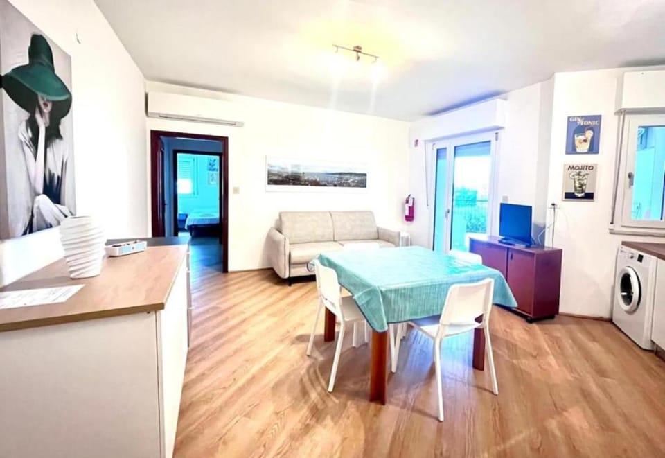 TV and multimedia, Living room, Seating area, dishwasher, washing machine, washing machine
