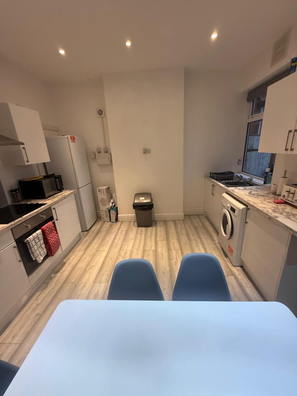 Kitchen or kitchenette, Seating area, Dining area, oven, pet friendly, stove