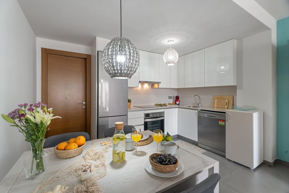 Property building, Kitchen or kitchenette, Living room