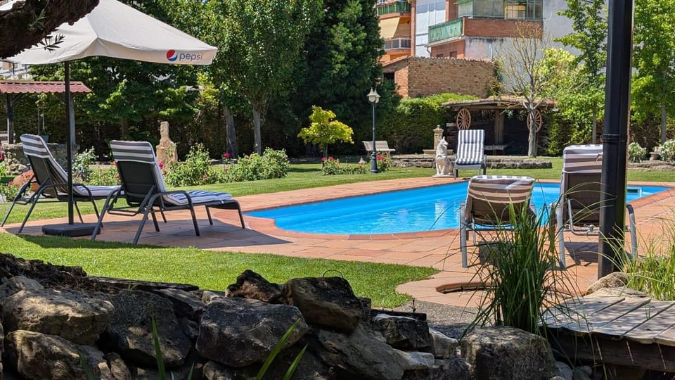 Patio, Day, Garden, Garden, Garden view, Pool view, Swimming pool, Swimming pool, sunbed