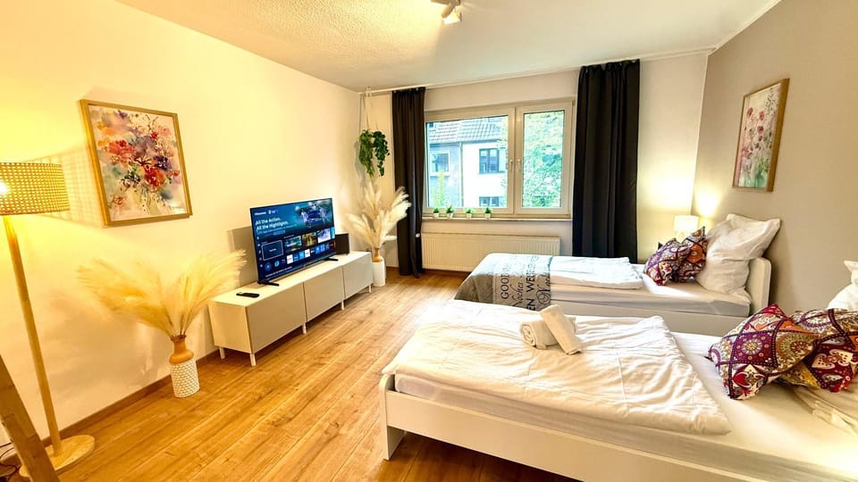 Bed, TV and multimedia, Bedroom