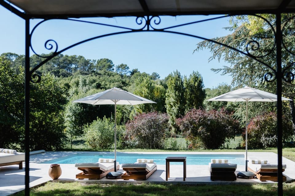 Swimming pool, sunbed, Internal: Not applicable to any particular room