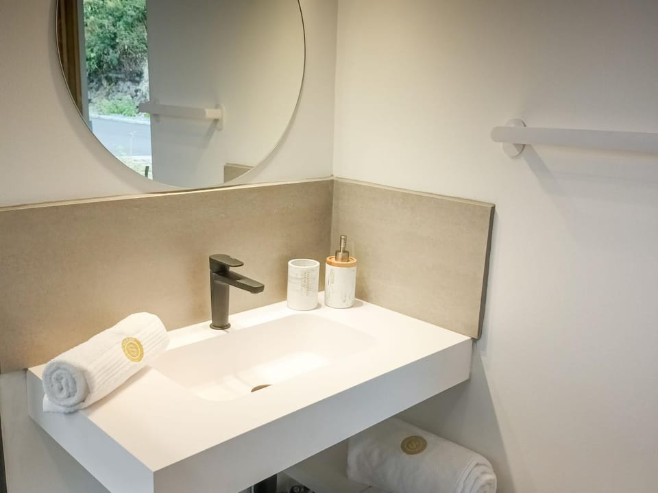 Gîte moderne et paisible avec jacuzzi, idéal pour un séjour en couple à Saint-Paul - FR-1-786-73 House in Saint-Paul