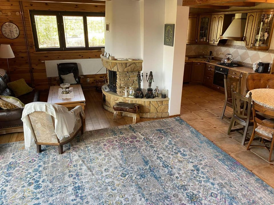 Kitchen or kitchenette, Seating area, Dining area