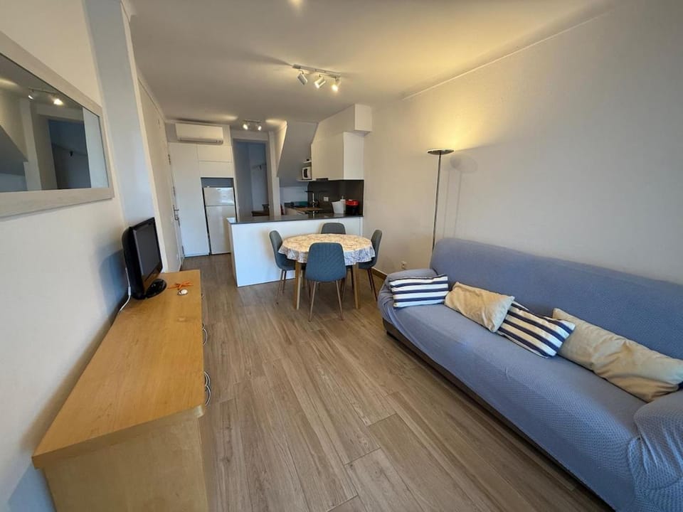 Set Cases - Renovated apartment in Riells Apartment in L'Escala