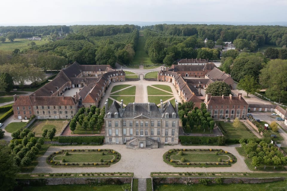 Nearby landmark, Bird's eye view, Location