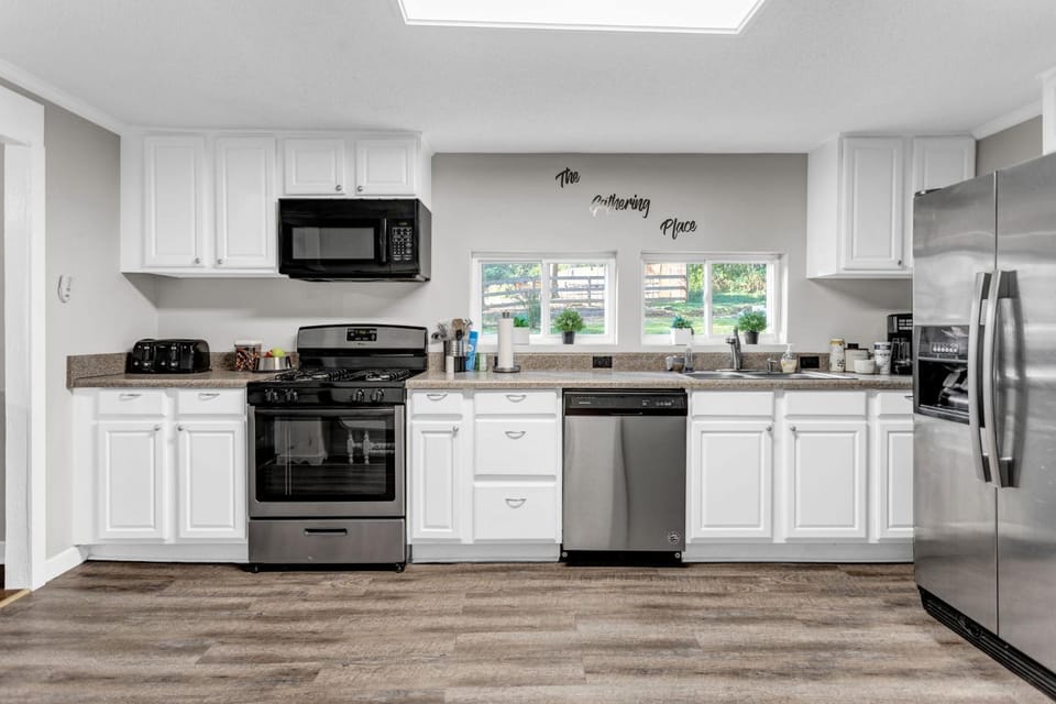 Grill & Chill Retreat House in Acworth