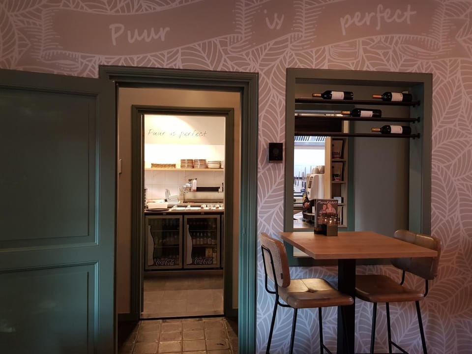 Restaurant/places to eat, Dining area