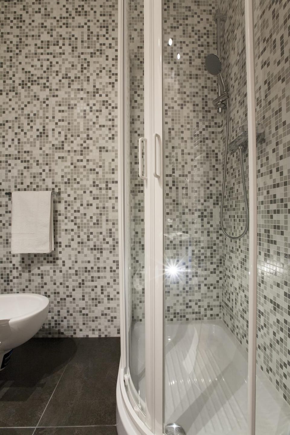 Bathroom, Decorative detail