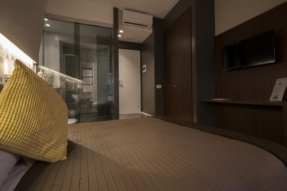 View (from property/room), Decorative detail, Bedroom