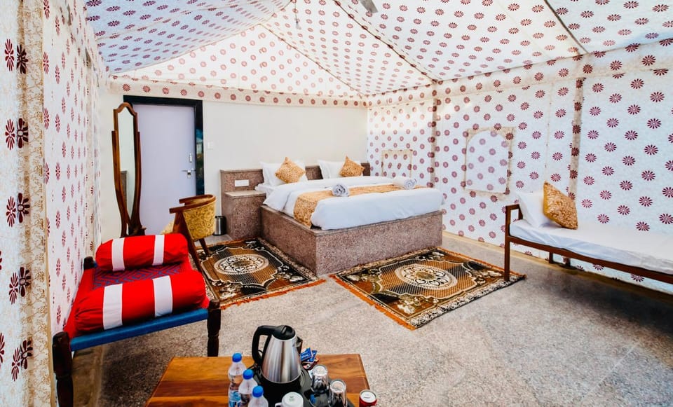 Bed, Seating area, Bedroom