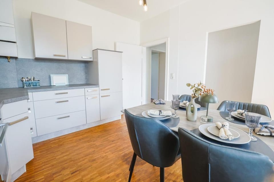 Kitchen or kitchenette, Dining area, pet friendly, stove