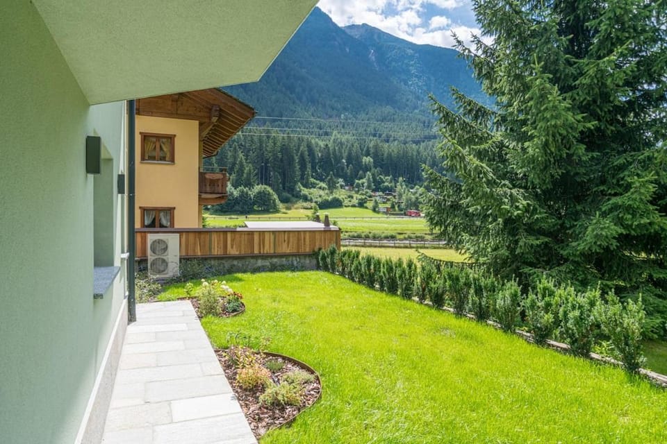 Property building, Natural landscape, Garden, Garden view, Mountain view