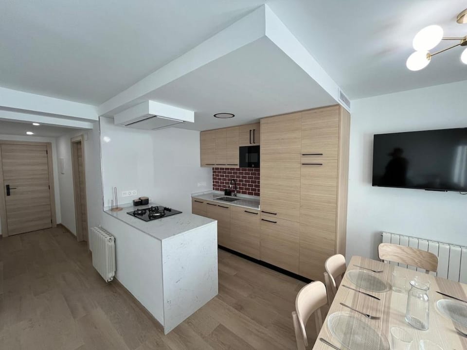 TV and multimedia, Kitchen or kitchenette, stove