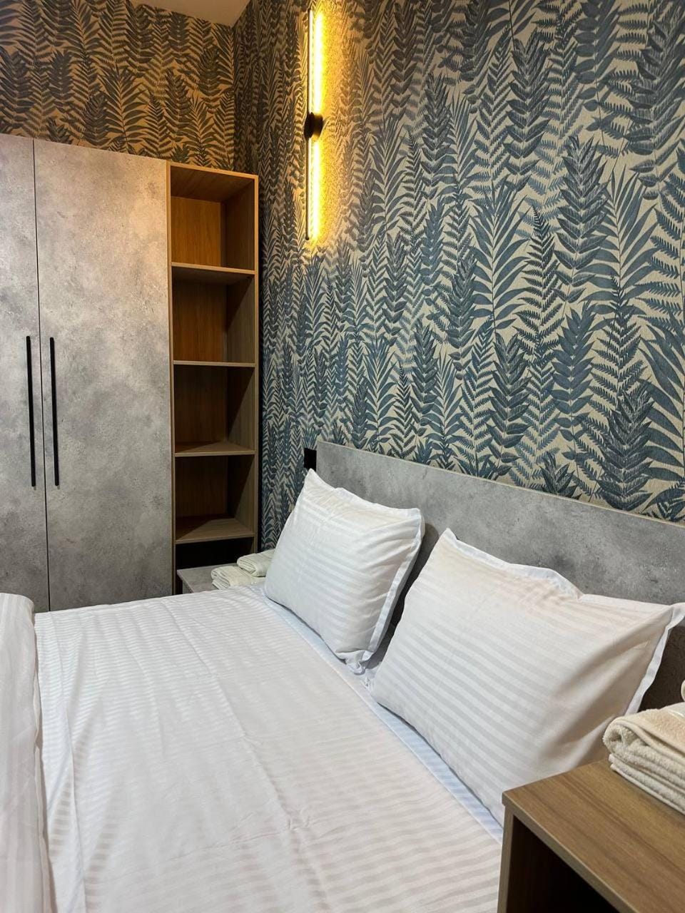Bed, Photo of the whole room, Bedroom, wardrobe