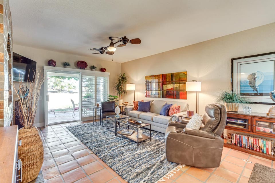 Golf Course View & Pool Access: Palm Desert Condo House in Palm Desert