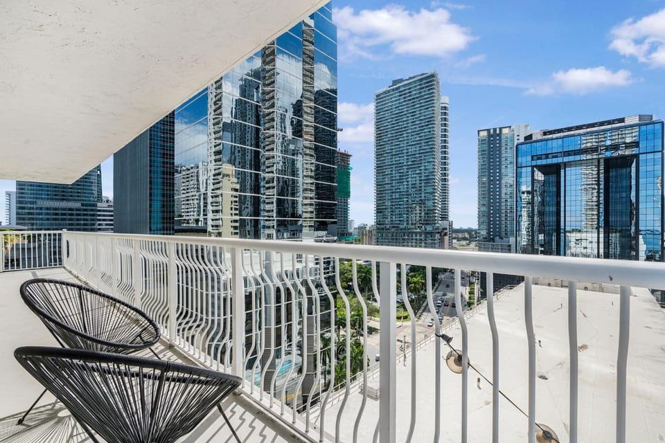View (from property/room), Balcony/Terrace, Seating area, City view