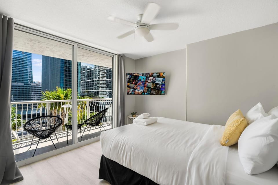 Bed, TV and multimedia, Bedroom