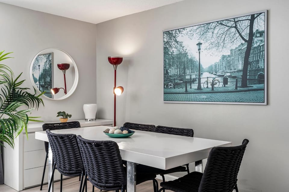 Seating area, Dining area