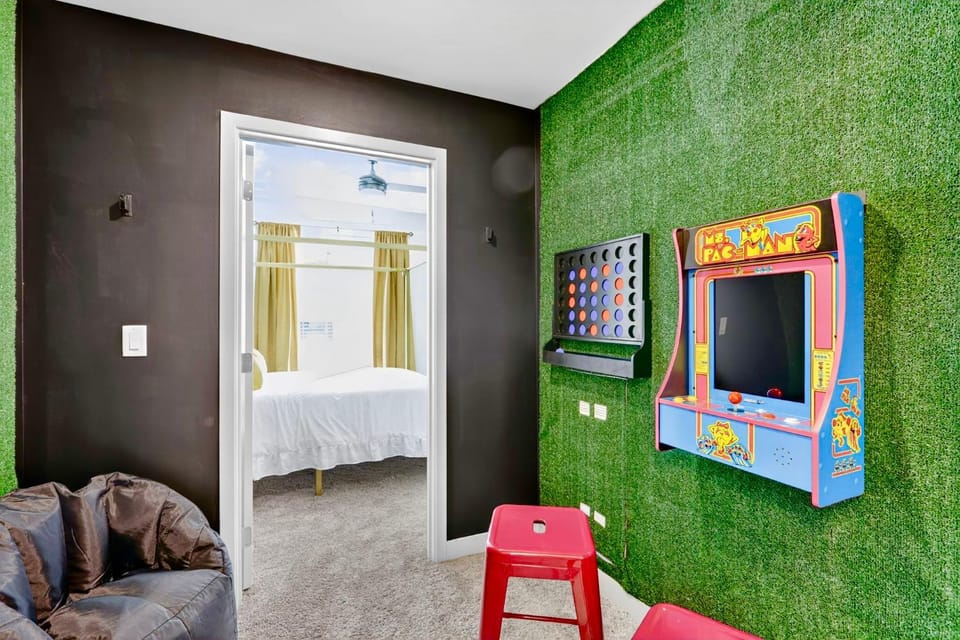 Game Room, Evening entertainment